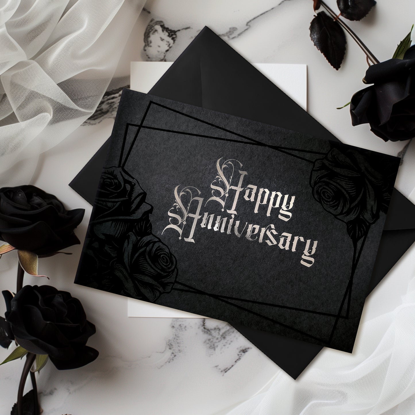 Schwarze Hochzeitskarte mit Rosenfolie